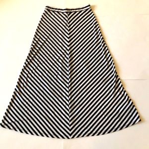 Roy & Ali Small Petite Long Skirt Stripes Chevron Black White Excellent Conditon